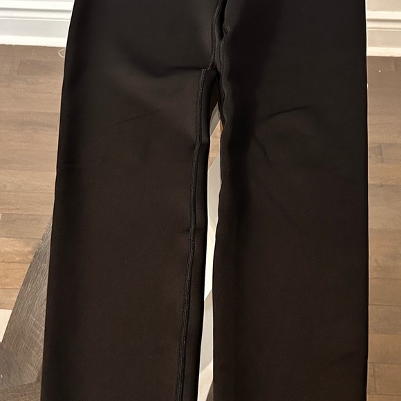 Women’s Under Armour Cold Gear Yoga Pants - Picture 2 of 3